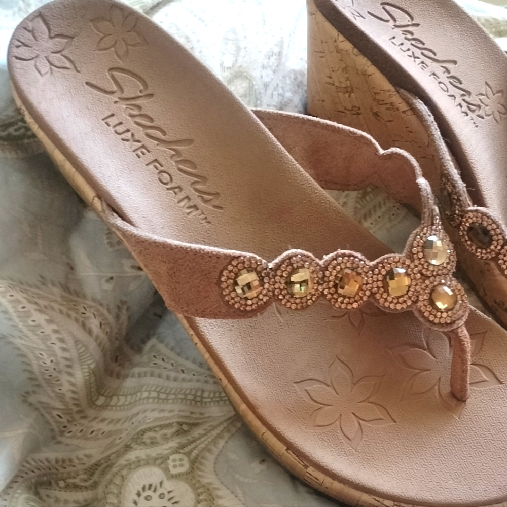 Luxe Foam Wedges